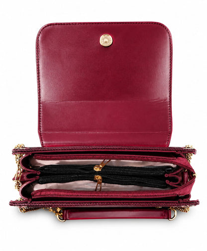 Luxe Black Croc-Embossed Kiss-Lock Handbag with Gold Frame